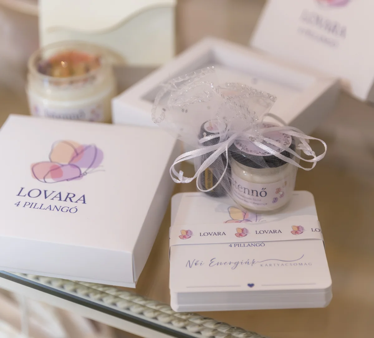 Lovara - Női energiák önismereti kártyacsomag DoTerra illóolajjal és illatgyertyával